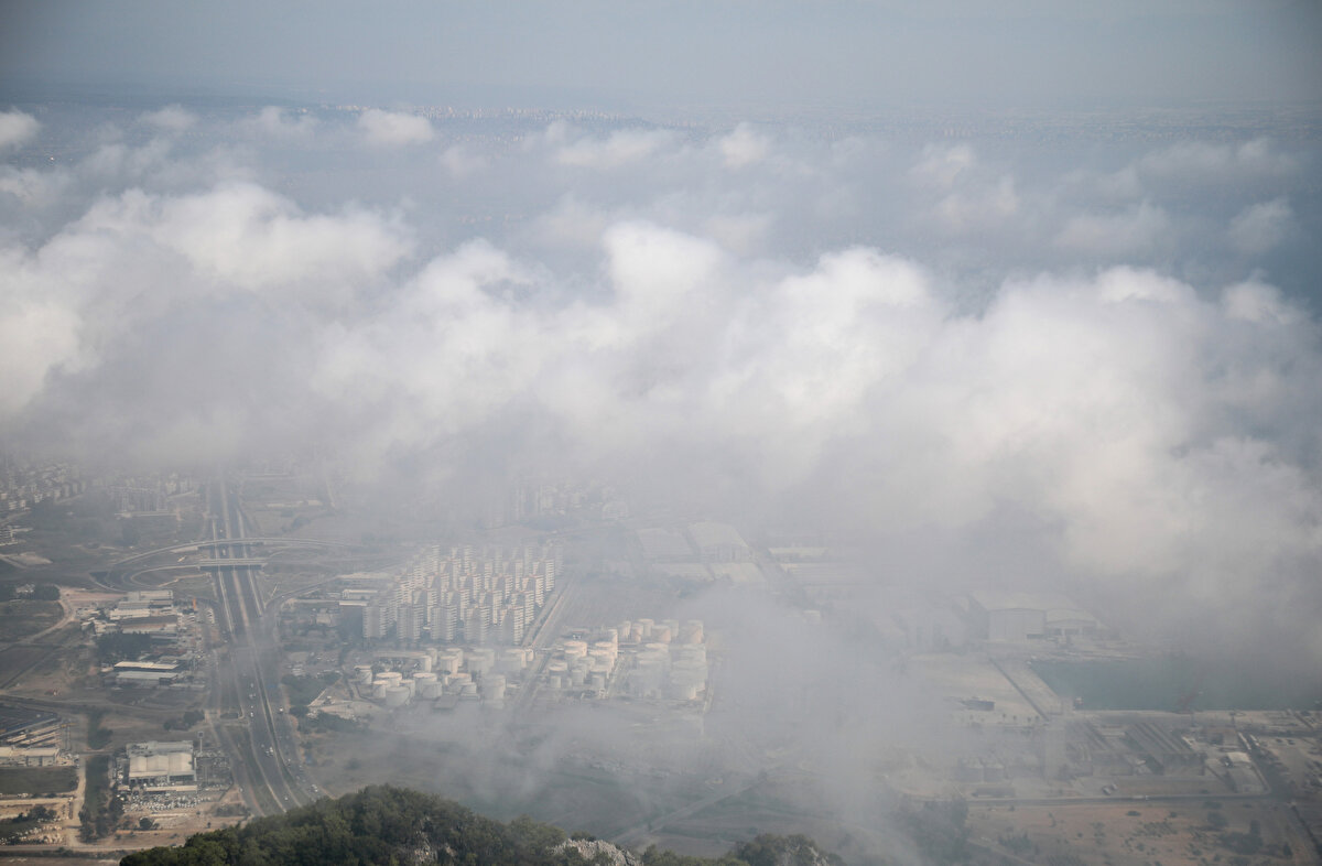 Son 75 yılın en sıcak eylül ayını yaşayan Antalya'da hava sıcaklığı 30 derece ölçülürken, nem oranı ise yüzde 70'lere yükseldi. 