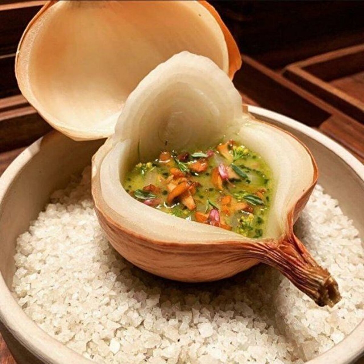 Ama bu seferki restoran sunumları biraz abartılınca müşteriler tarafından tuhaf karşılanıp sosyal medyada paylaşıldı.


