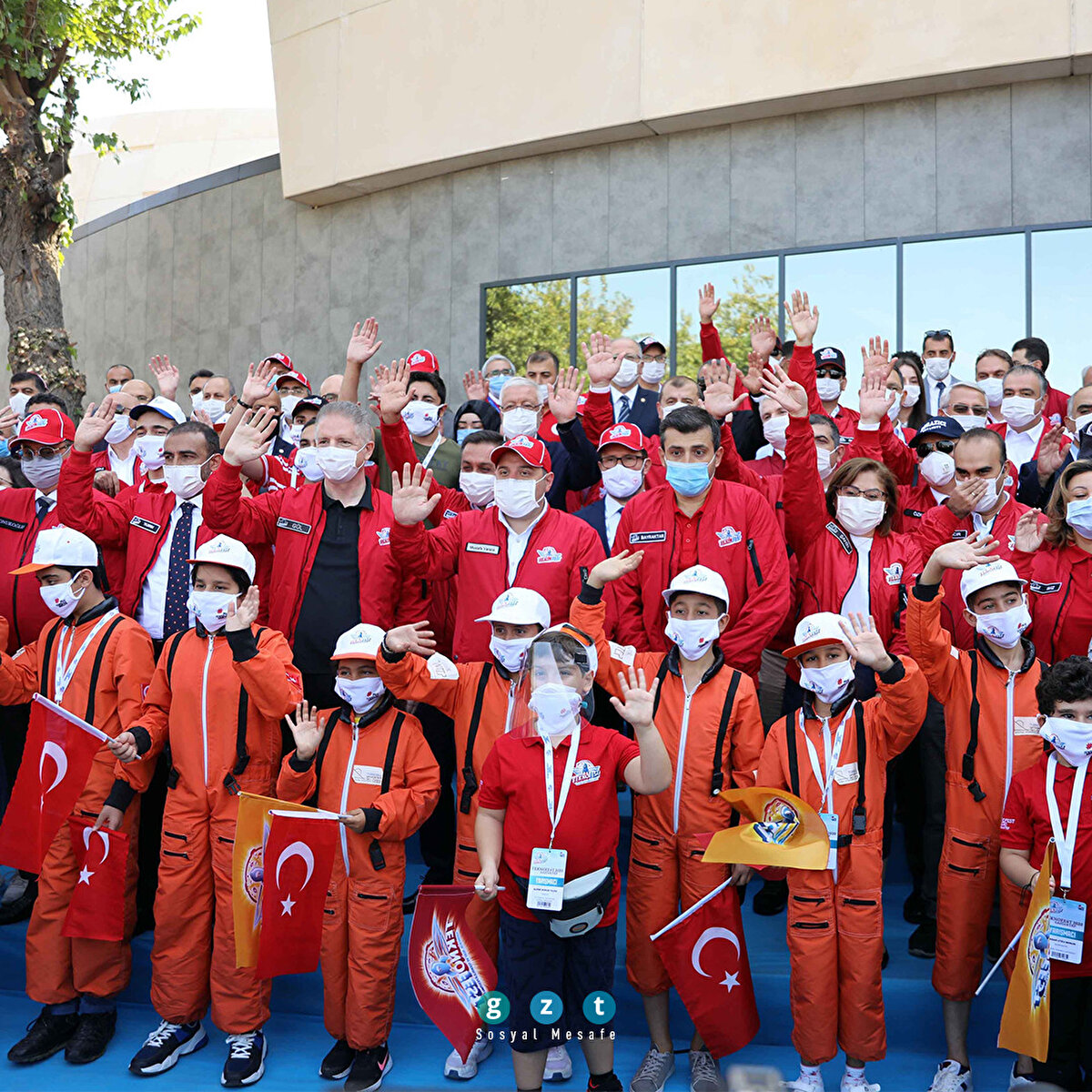 Sanayi ve Teknoloji Bakanı Mustafa Varank, festivalin milli teknoloji hamlesinin adeta markası haline geldiğini belirterek, emeği geçen T3 Vakfı ve diğer paydaşlara teşekkür etti. Geçmiş yıllarda büyük ilgi gören ve ziyaretçi rekoru kıran festivalin bu yıl pandemi nedeniyle ziyaretçisiz yapıldığını anlatan Varank, sosyal medya ve televizyon yayınlarına gösterilen ilgi ile dijital anlamda rekor kırılacağına inandığını vurguladı.