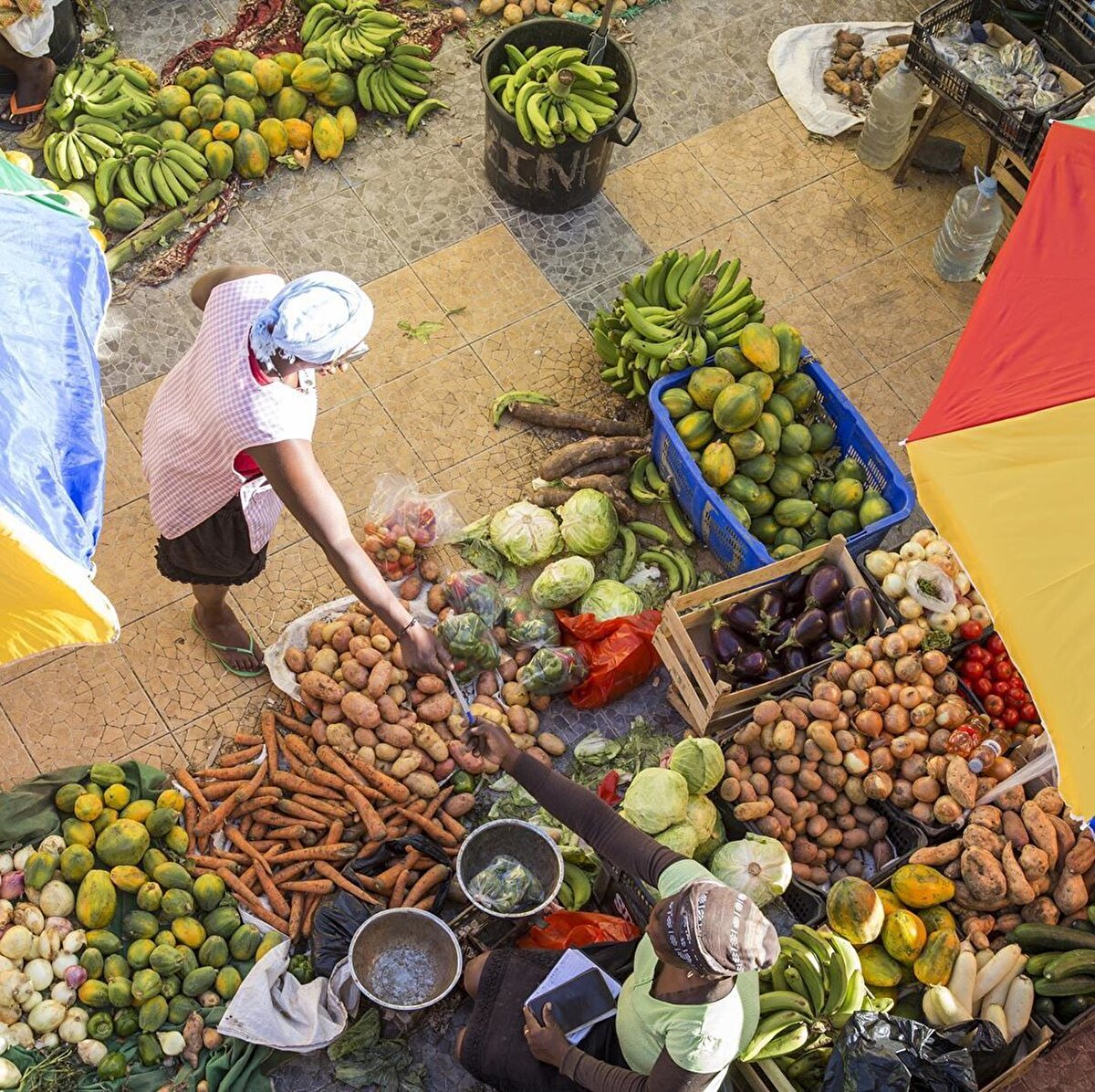 Konaklama fiyatları pek hesaplı olmasa da otellerinde Avrupa standartlarını rahatlıkla bulabilirsiniz. Ayrıca birçok otel ve restoranda dünya mutfaklarının füzyon yorumlarını tatmak mümkün. 😌🧡⠀