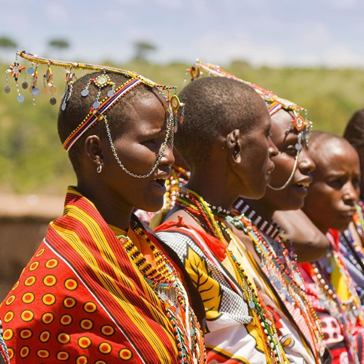 Bunlar ilk bakışta Masaileri diğer yerel kabilelerden ya da şehir hayatına uyum sağlamış Swahili halkından ayırabilir. Turistik bir getirisi olduğu için Masailer gibi giyinen gençlerden de çekilen alt iki diş, yüzlerinde ve bacaklarında küçükken dağlanan bir iz ve çok geniş kulak delikleri ile ayrılırlar.⠀
