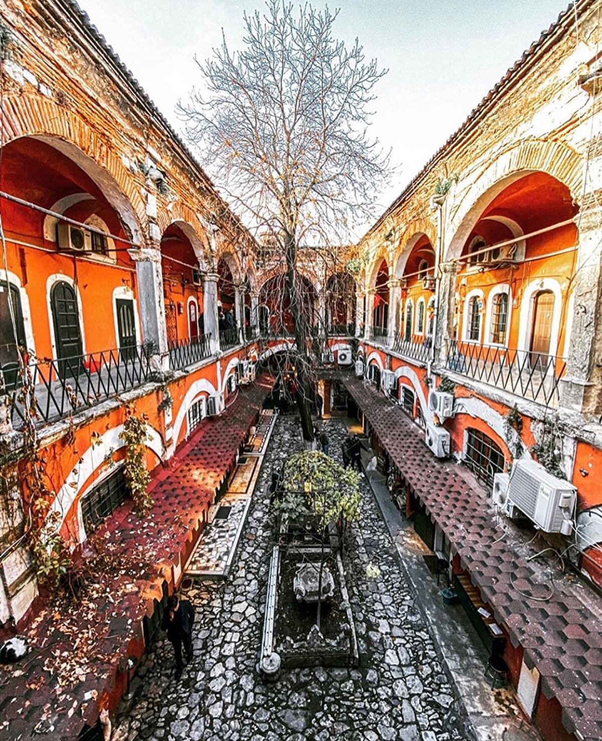 Daha önce Kapalı Çarşı’da kaybolanlar bu postun altında mı buluşsa? 😅🧡