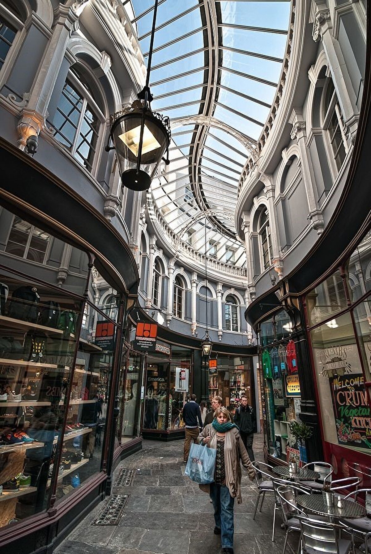 Cardiff Morgan Arcade, İngiltere, 1899.