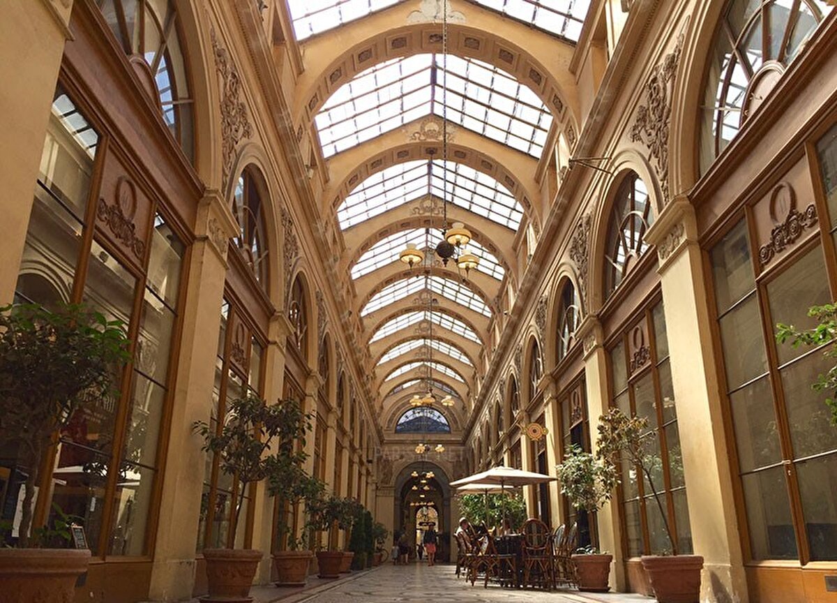 Vivienne Pasajı, Fransa, 1826.