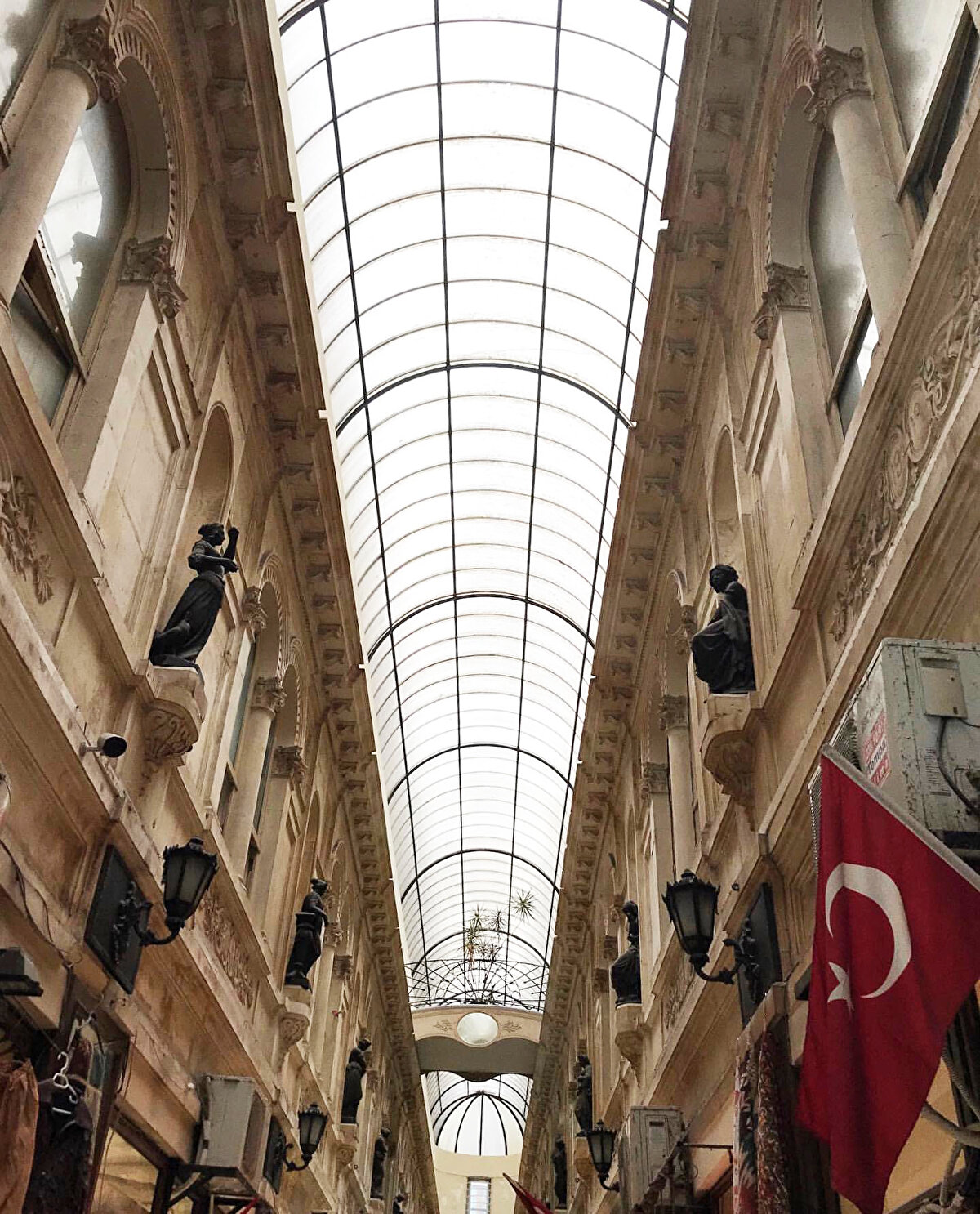 Avrupa Pasajı (Aynalı Pasaj), Türkiye, 1874.