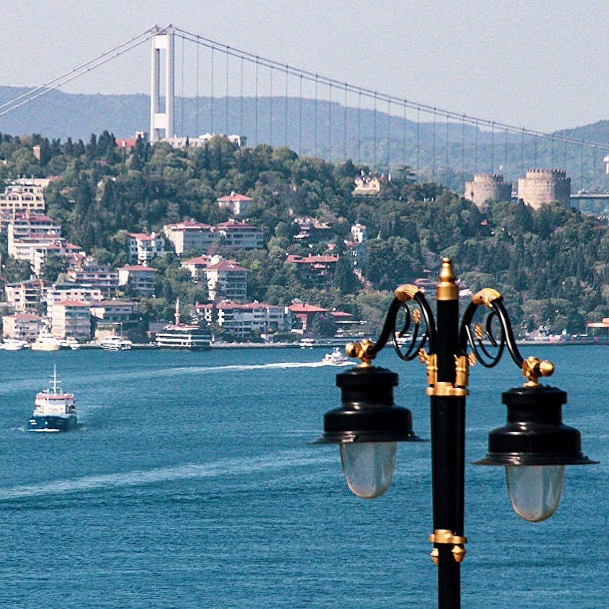 📌Plinius’a göre tarihi yarımada ile Boğaz’ın ilk sahipleri Byzantion’dan önce Haliç bölgesinde Lygos adlı ufak bir yerleşime sahip olan Traklardır. Su perisinin oğlu Trak Kralı Byzas, Byzantion’un çevresine hakim olan yönetici Phidaleia ile evlenmiştir. Bunun üzerine Byzation kurulmuştur.