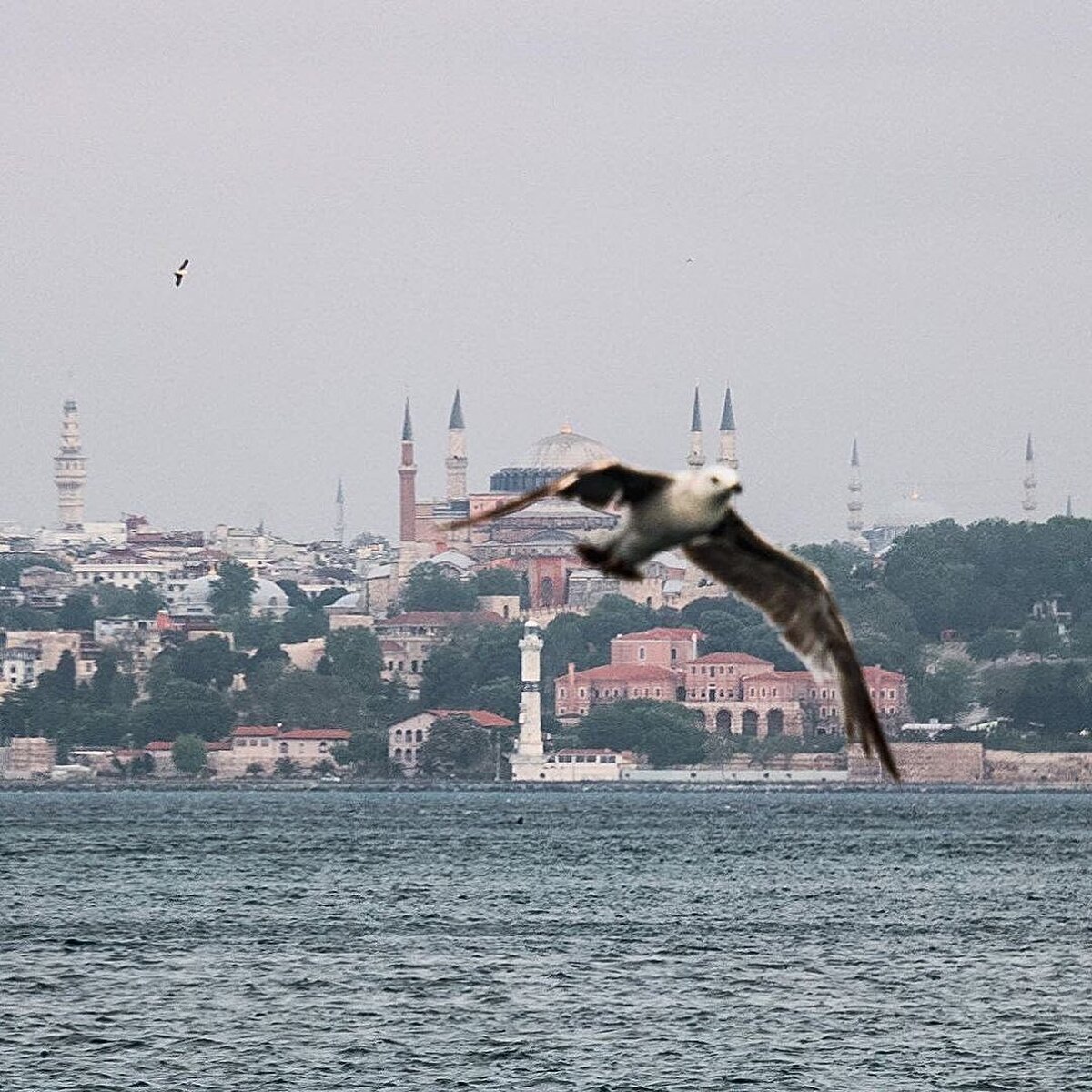 Bir diğer efsaneye göre Olympos’un hakimi Zeus, Hera’nın gazabından koruduğu sevgilisi Argos kralı Inakhos’un kızı olan İo’yu inek formuna dönüştürmüştür. İo Hera’dan kaçarken Boğaz’da Keroessa ismindeki kızını doğurmuştur.