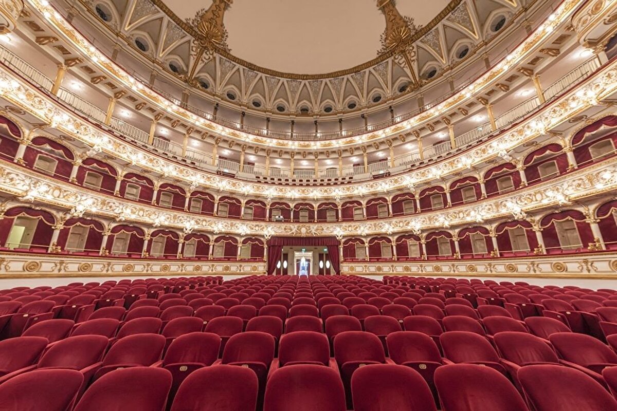 5.Teatro Petruzzelli, Bari, İtalya⁣