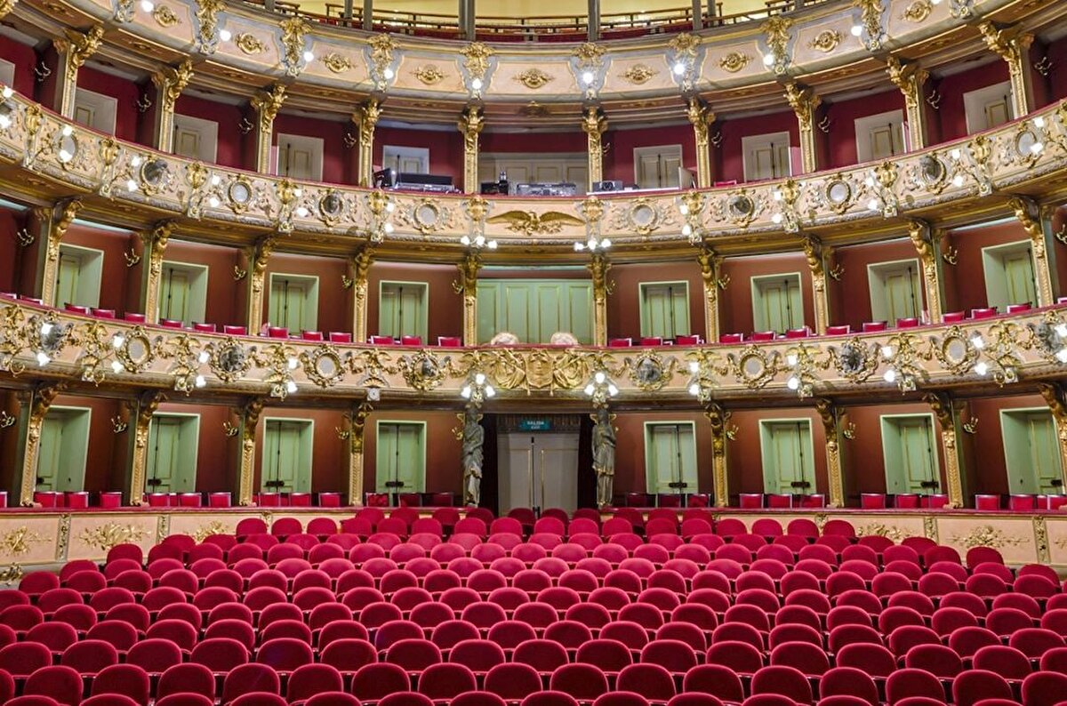 7.Teatro Colon, Bogota, Kolombiya⁣