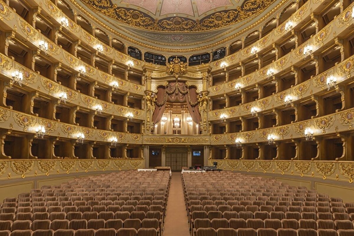 6.São Carlos Ulusal Tiyatrosu, Lizbon, Portekiz⁣