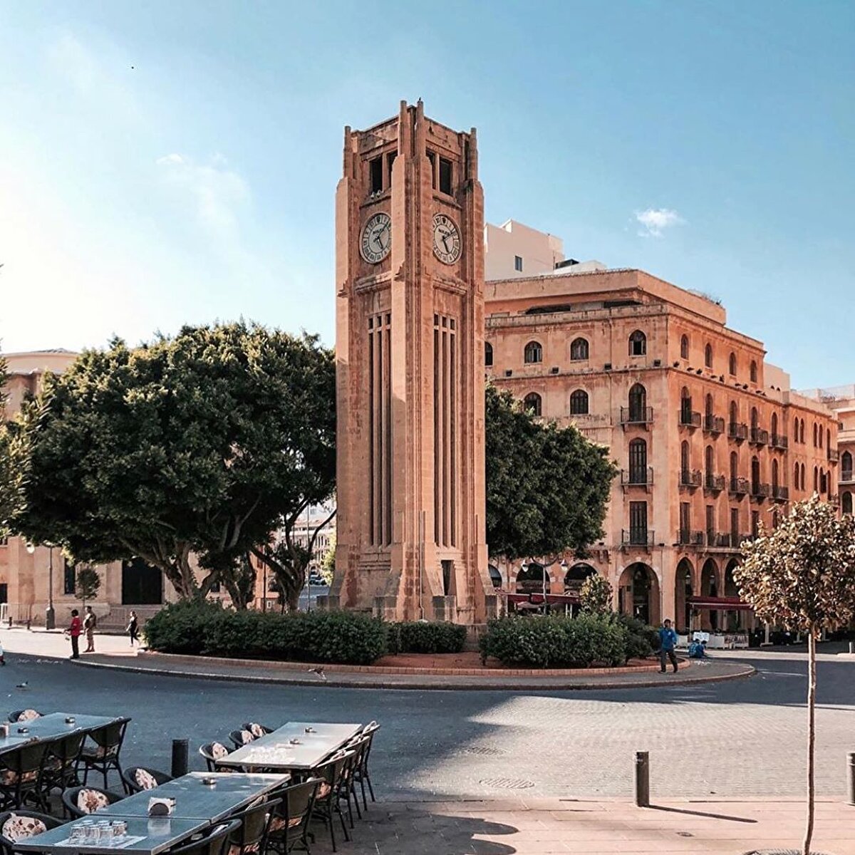 🖋 Birçok şiire ve romana konu olan Lübnan, Amin Maalouf’un romanlarında ve Nizar Kabbani’nin şiirlerinde tekrardan vücut buluyor.⠀