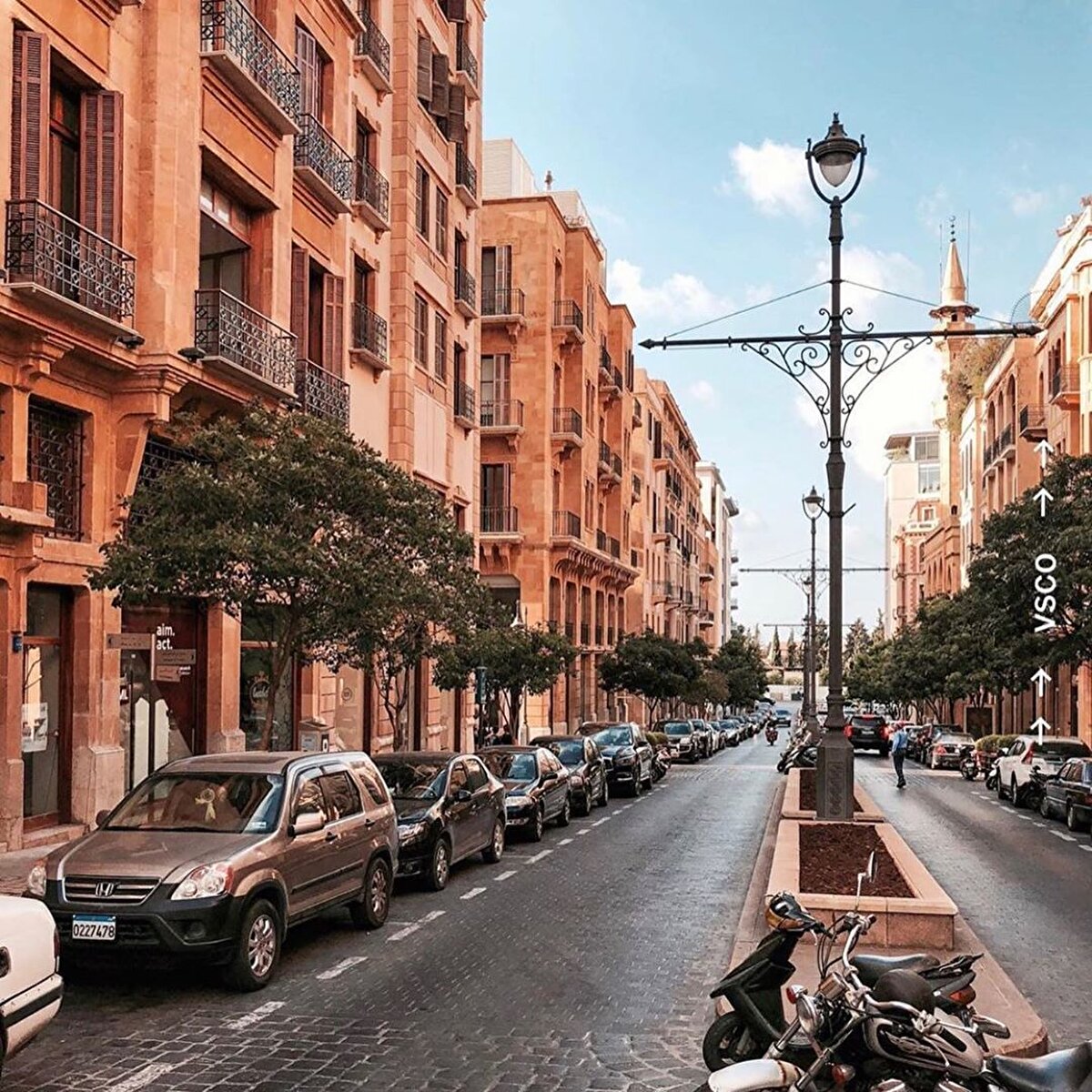 😔 1975- 1990 arasında iç savaş yaşandı. Bu savaşta 150 bin kişi hayatını kaybetti. Anlaşmazlıklar o günden beri sorunları arttırdı, yaşamları kana buladı.⠀