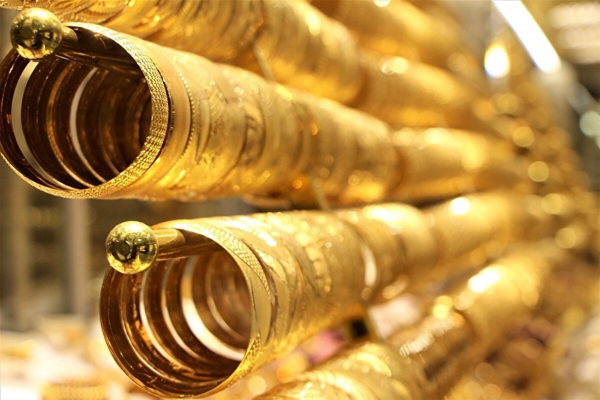 Uzmanlar, ABD'deki teşvik paketine ilişkin olumlu haber akışına paralel artan risk iştahının altının ons fiyatını baskıladığını bildirdi.