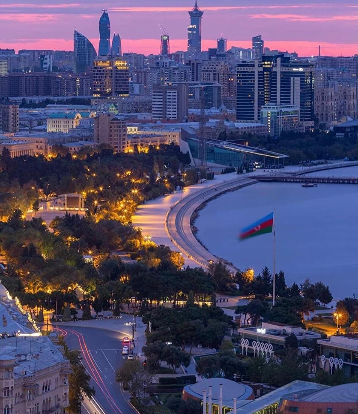 📌 Kadim medeniyetimizin ayrılmaz parçası olan Bakü, Türk dünyasının sanat ve edebiyat damarlarından biri. Derinliğini kültür ve sanat geçmişinden alır.
