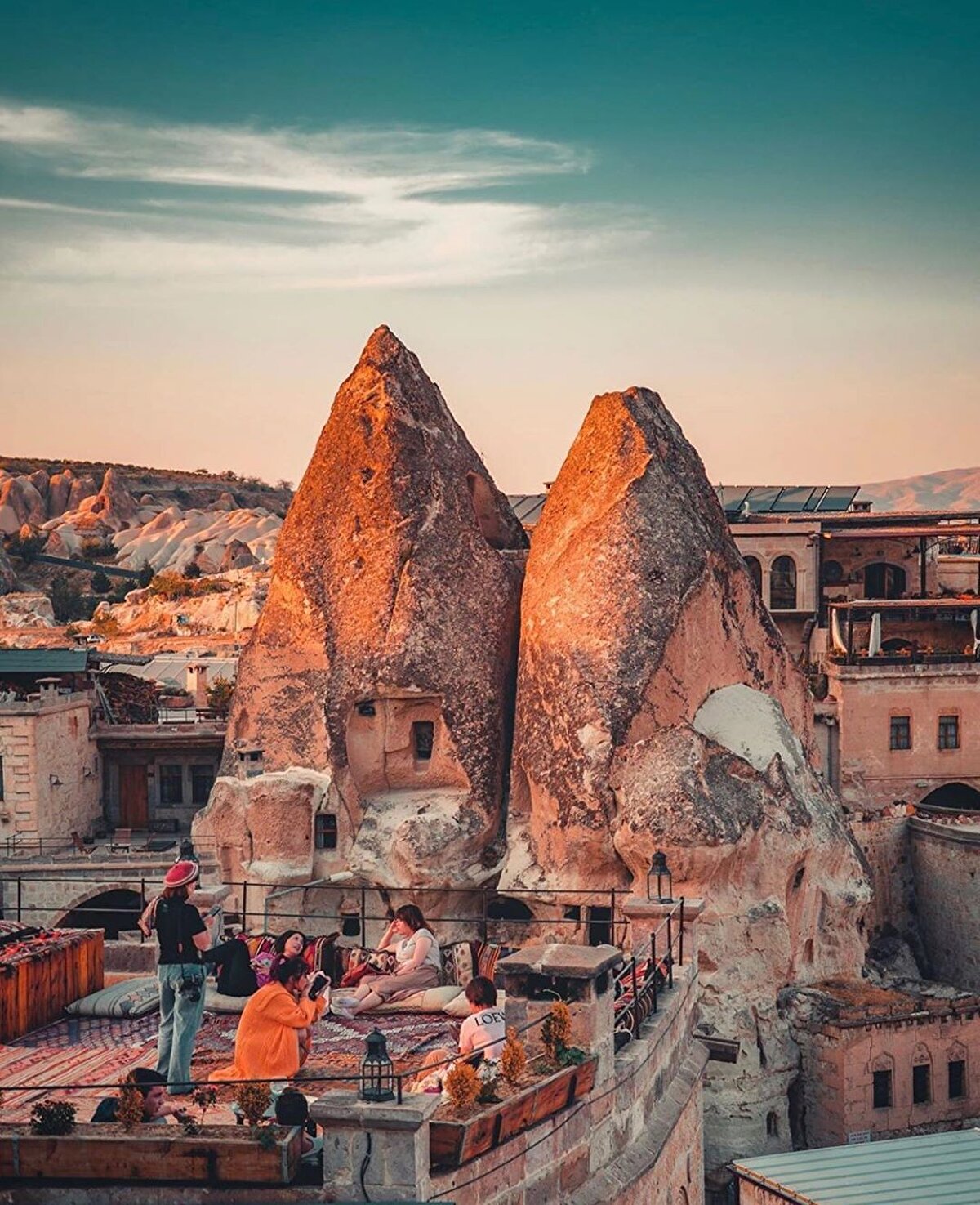 Kapadokya'ya sembol olmuş kayaların içinde yer alan müzede manastırlar, kiliseler, şapeller, yemekhaneler, mutfaklar ve birbirinden ilginç yaşam alanları bulunuyor.⠀