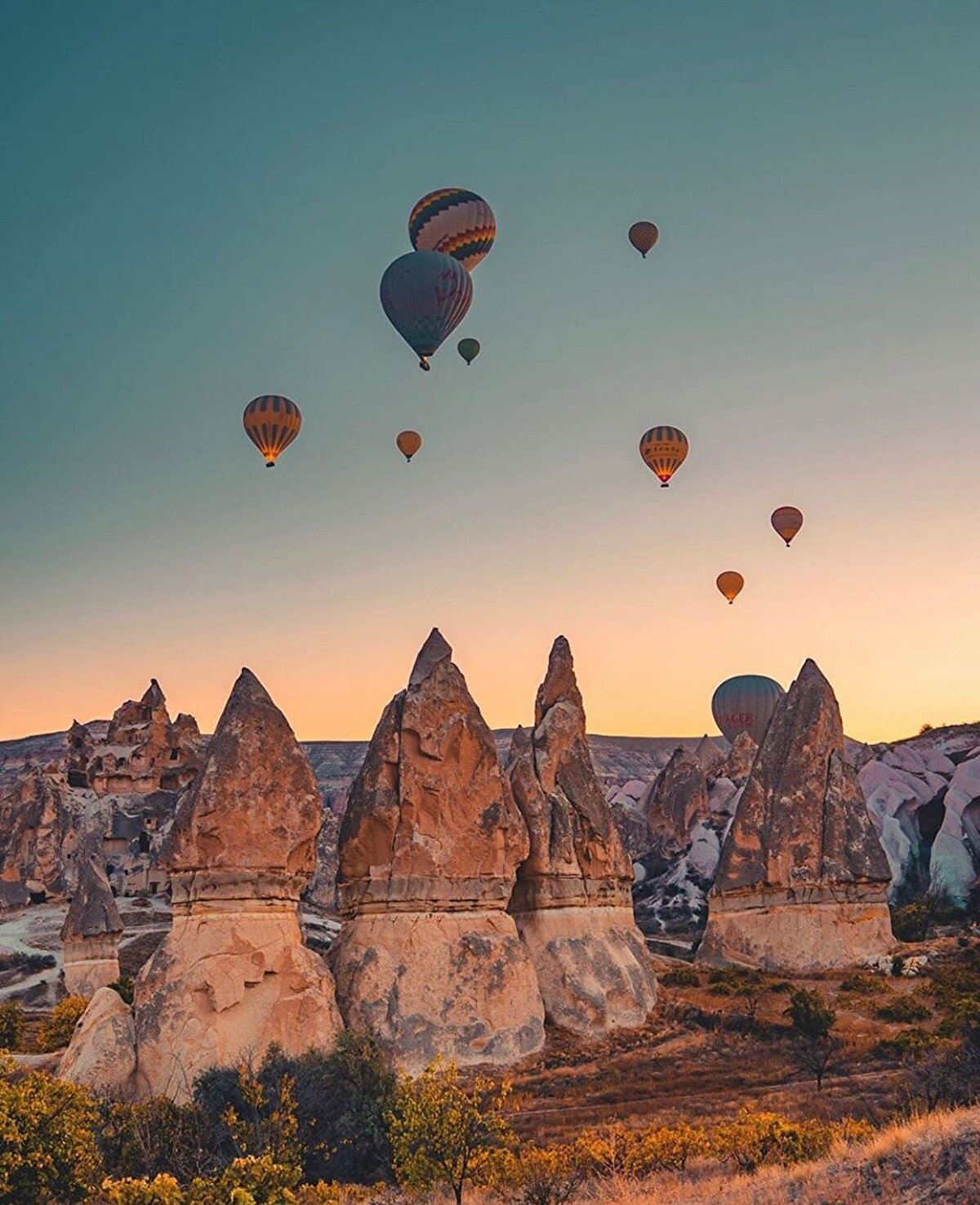 Türkiye sınırları içinde kendine has yapısıyla tek olma özelliğini taşıyan yeraltı şehirleri, adrenalin dolu bir macera yaşamak isteyen turistler için oldukça iyi bir alternatif.⠀