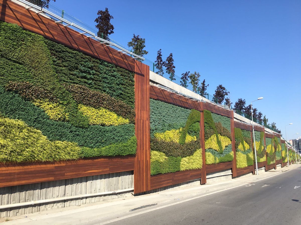 Sonuç olarak iddia edilenin aksine büyük bir bakım gerekmiyor bu bahçelere.  Tüm duvar bahçelerin aylık bakım masrafı sadece 720.000 ₺, yıllık ise 8,6 milyon ₺,  İstanbul Büyükşehir Belediyesince Park ve Bahçeler için tahsis edilen yıllık bütçenin sadece binde 7'si (%0,71)