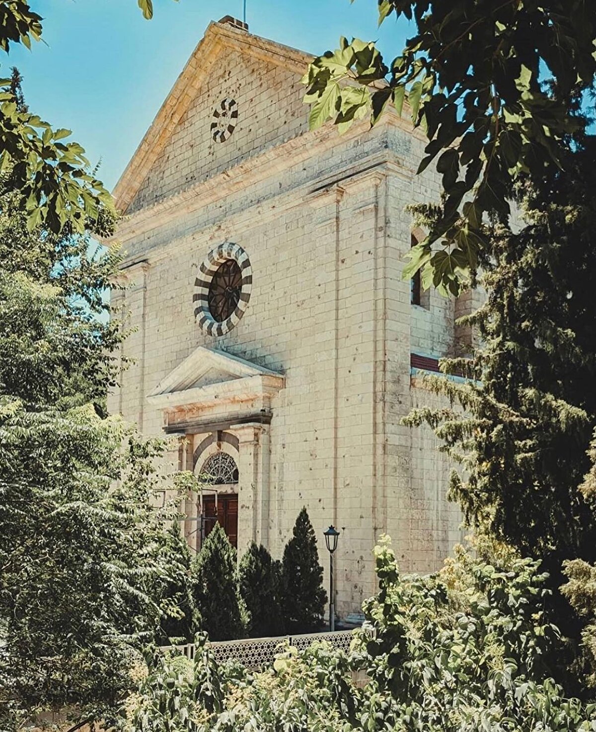 🤤 Türkünün de dediği gibi efendim, Antep’e gelmişken yapılacak en şık eylem elbette baklava yemek; daha doğrusu, baklavanın tadına varmak, onunla hemhal olmak.