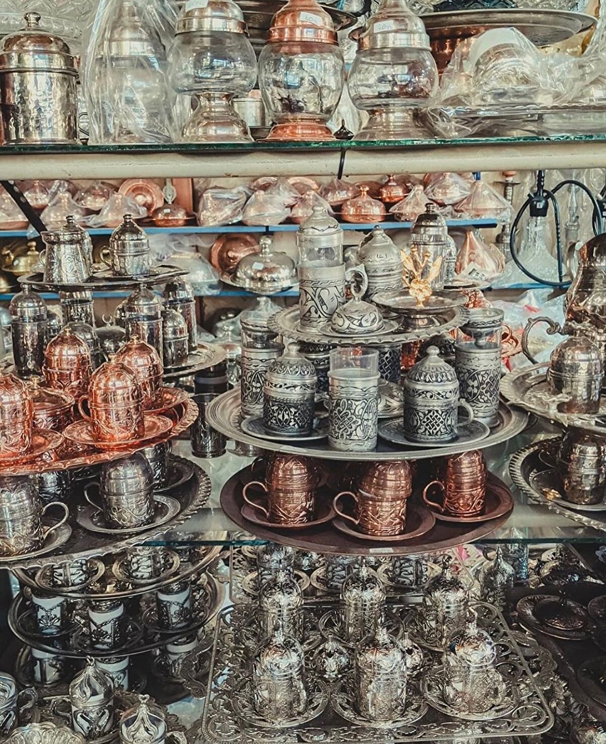 Eskiden sarayda ve konaklarda, baklava yapımında usta olan aşçılar tercih edilirmiş. İşe alınacak aşçıya, bir imtihan olarak, pilavın yanı sıra baklava da yaptırılırmış. 