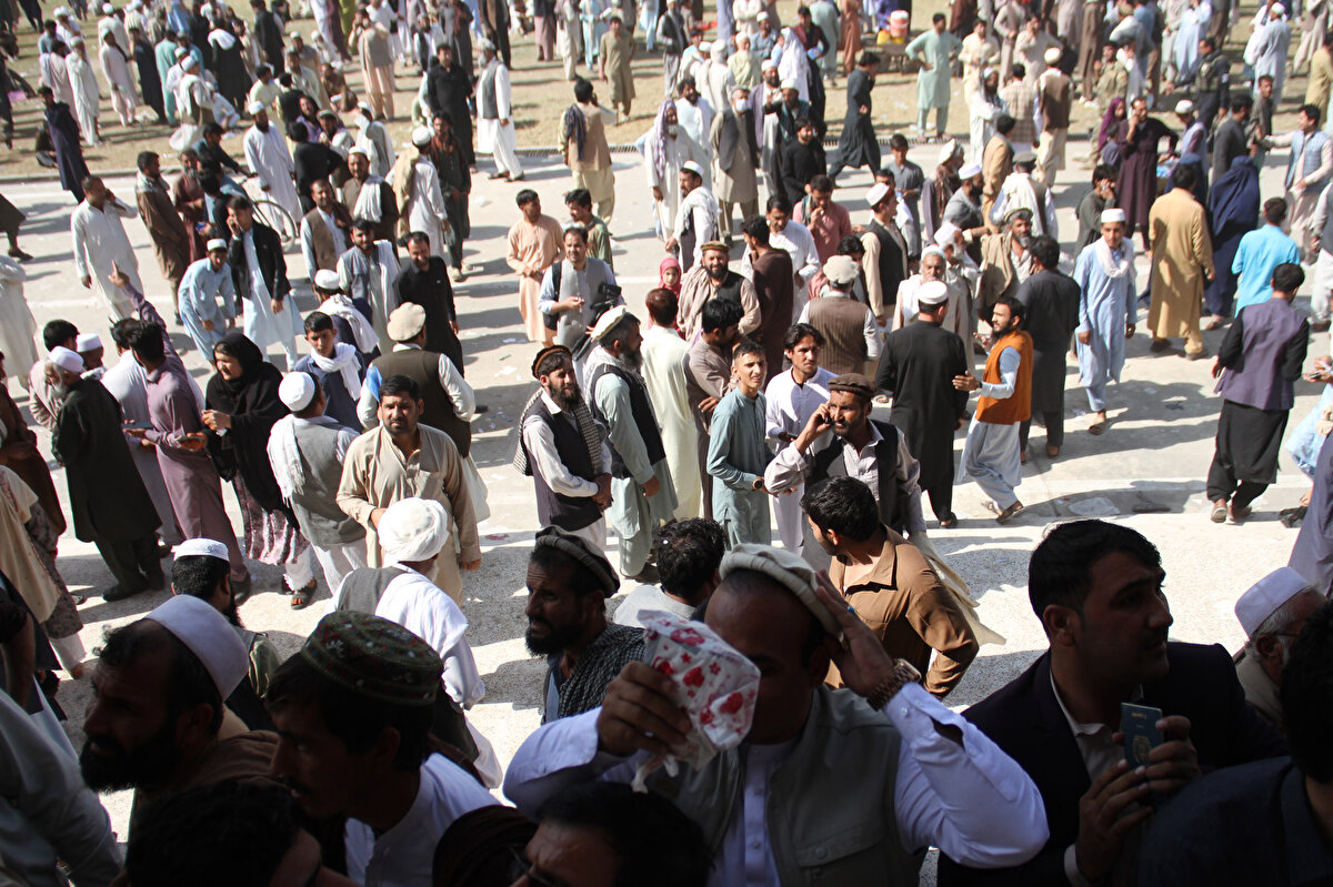 Afganistan'da vize için toplanan kalabalıkta çıkan izdiham 11 can aldı