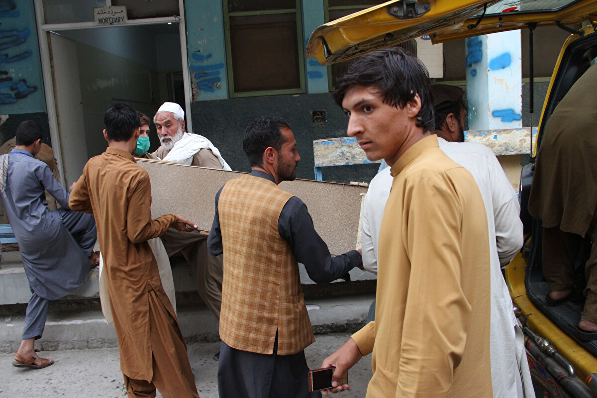 Afganistan'da vize için toplanan kalabalıkta çıkan izdiham 11 can aldı