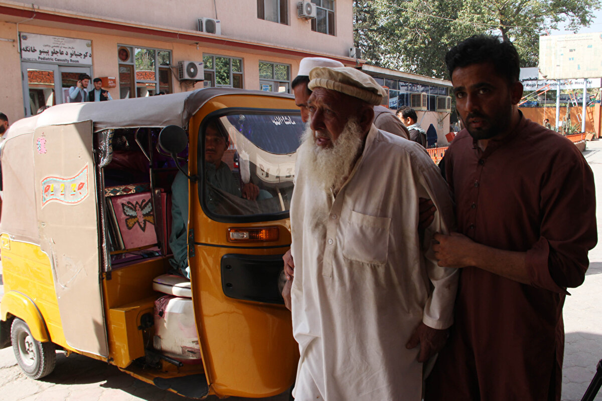 Afganistan'da vize için toplanan kalabalıkta çıkan izdiham 11 can aldı