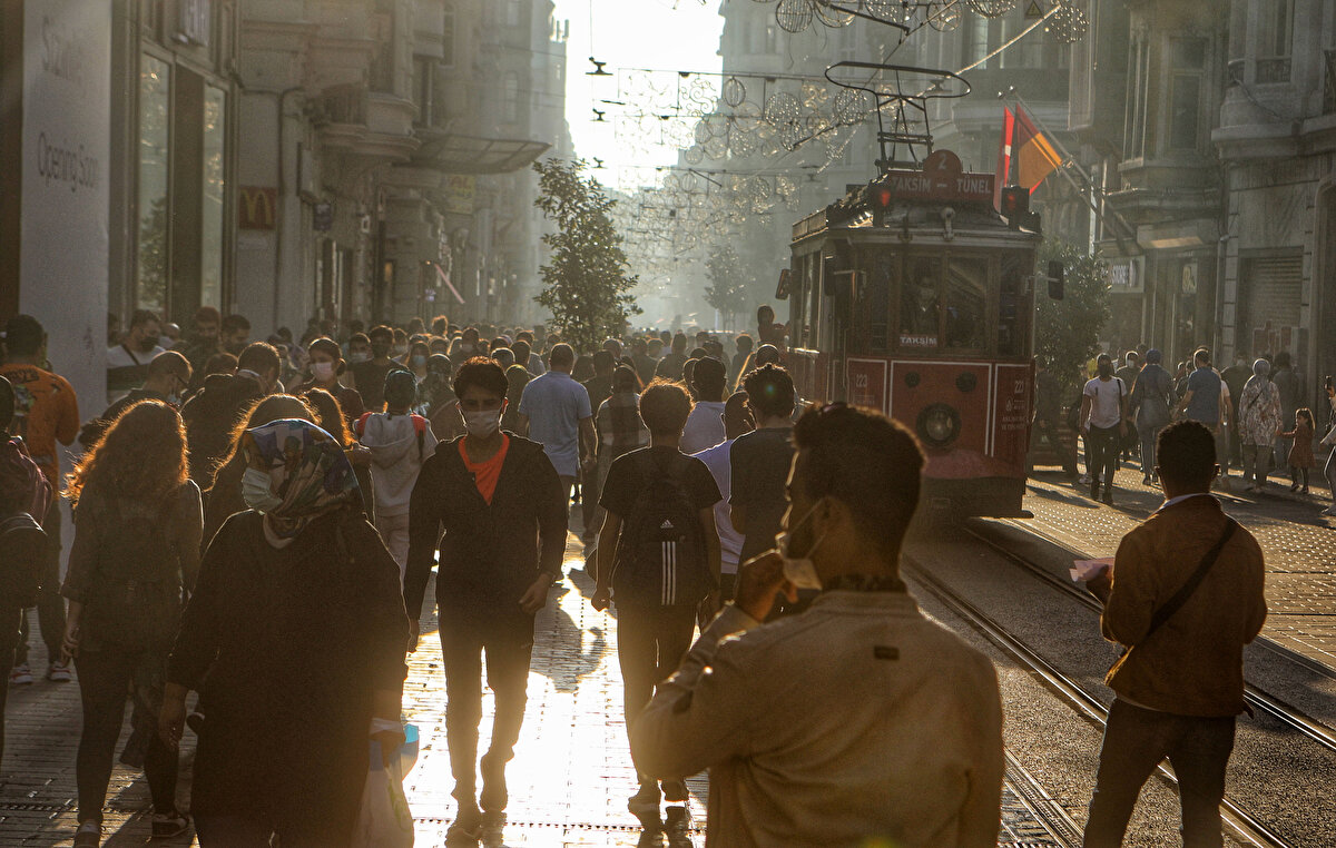 Fotoğraflar İstiklak Caddesi'nde yoğunluk 