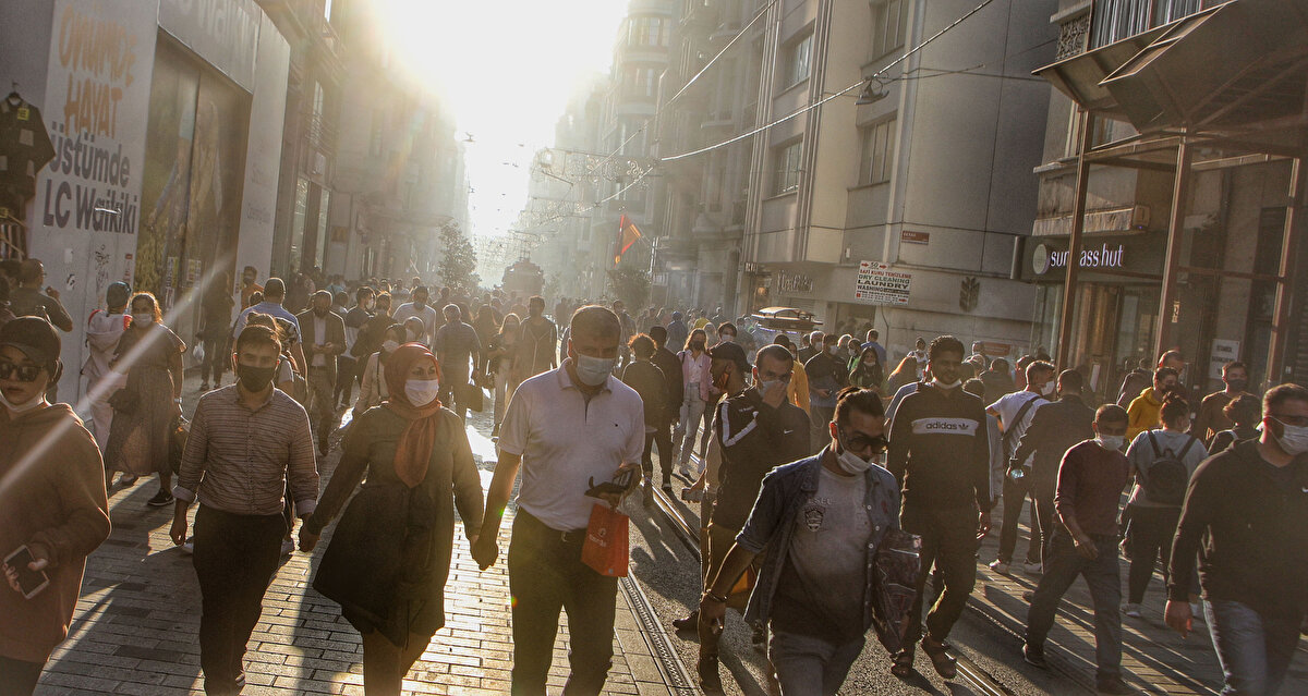 Fotoğraflar İstiklak Caddesi'nde yoğunluk 