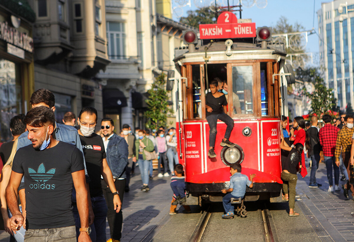 Fotoğraflar İstiklak Caddesi'nde yoğunluk 