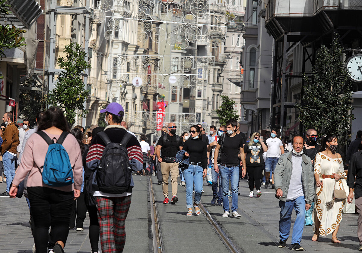Fotoğraflar İstiklak Caddesi'nde yoğunluk 