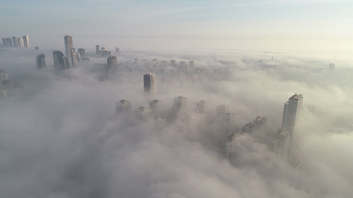 İstanbul'da etkili olan sis havadan fotoğraflandı