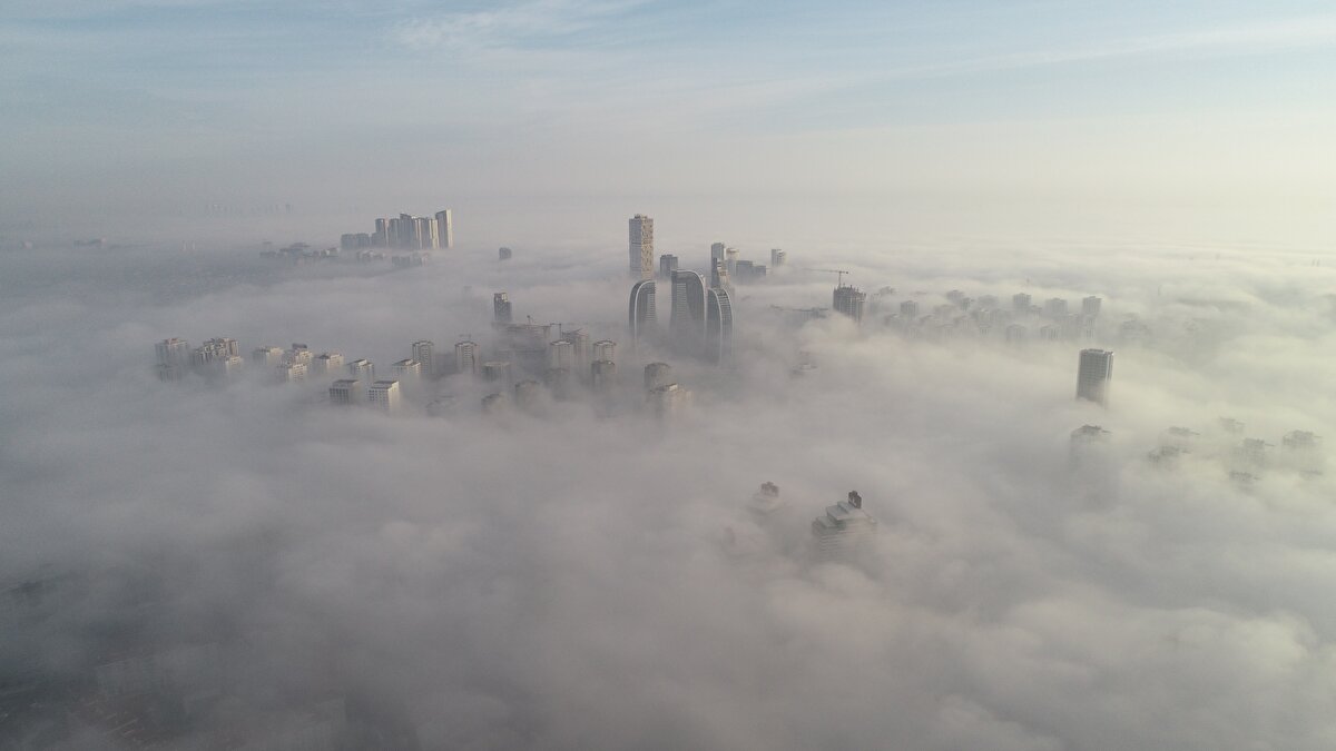 İstanbul'da etkili olan sis havadan fotoğraflandı