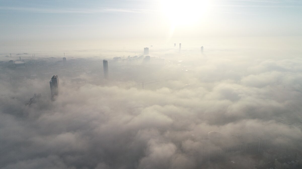 İstanbul'da etkili olan sis havadan fotoğraflandı
