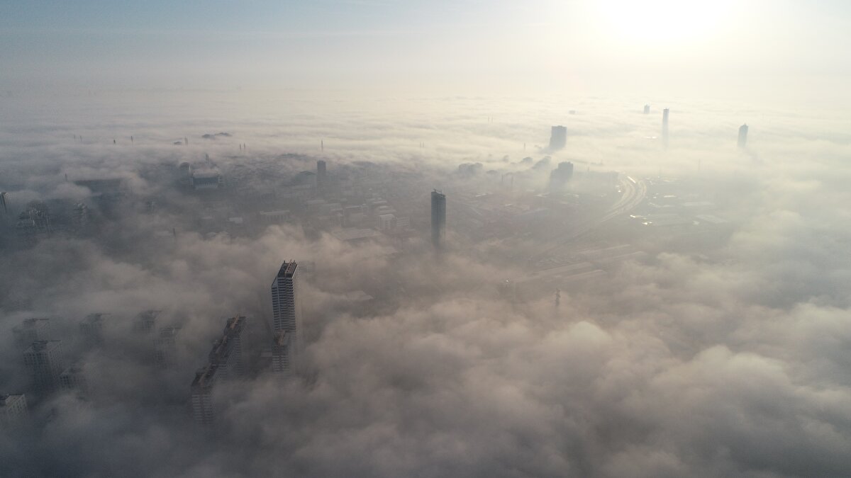 İstanbul'da etkili olan sis havadan fotoğraflandı