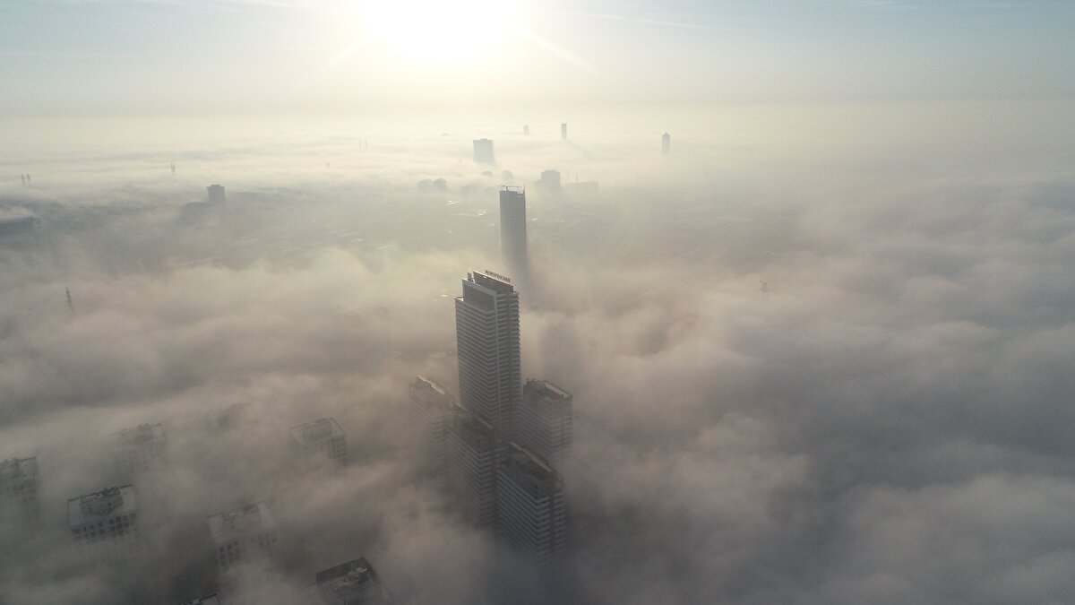 İstanbul'da etkili olan sis havadan fotoğraflandı