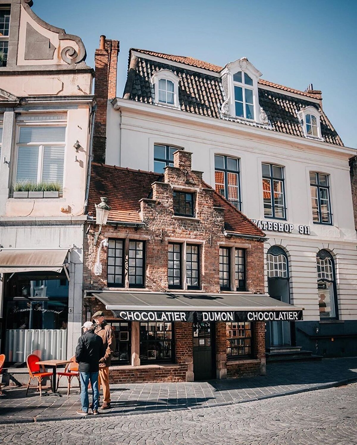 Çünkü bize de bahşedilmiş ayaklarımızla bu şehri kolaylıkla gezmek mümkün efendim. ⠀