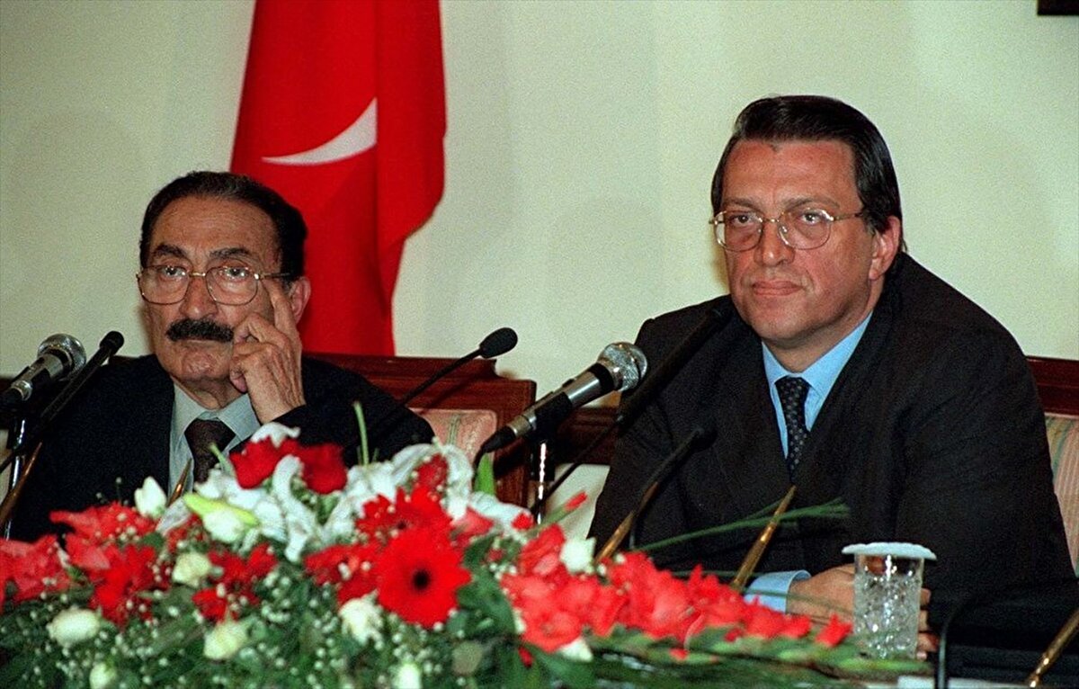 2002 seçimlerinde, Anavatan Partisi baraj altında kalınca Mesut Yılmaz genel başkanlığı bıraktı.