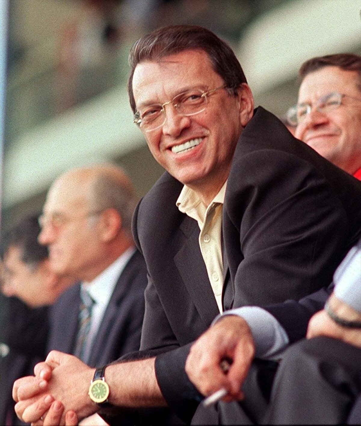 Turgut Özal Cumhurbaşkanı olunca, Yıldırım Akbulut'un kurduğu hükümette de bakan oldu ancak istifa etti. 1991 yılında Anavatan Partisi'nin başına geçti.