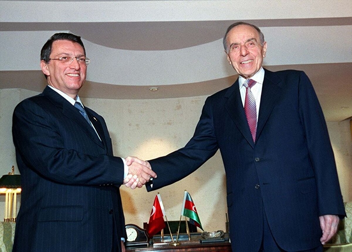 MESUT YILMAZ KİMDİR?