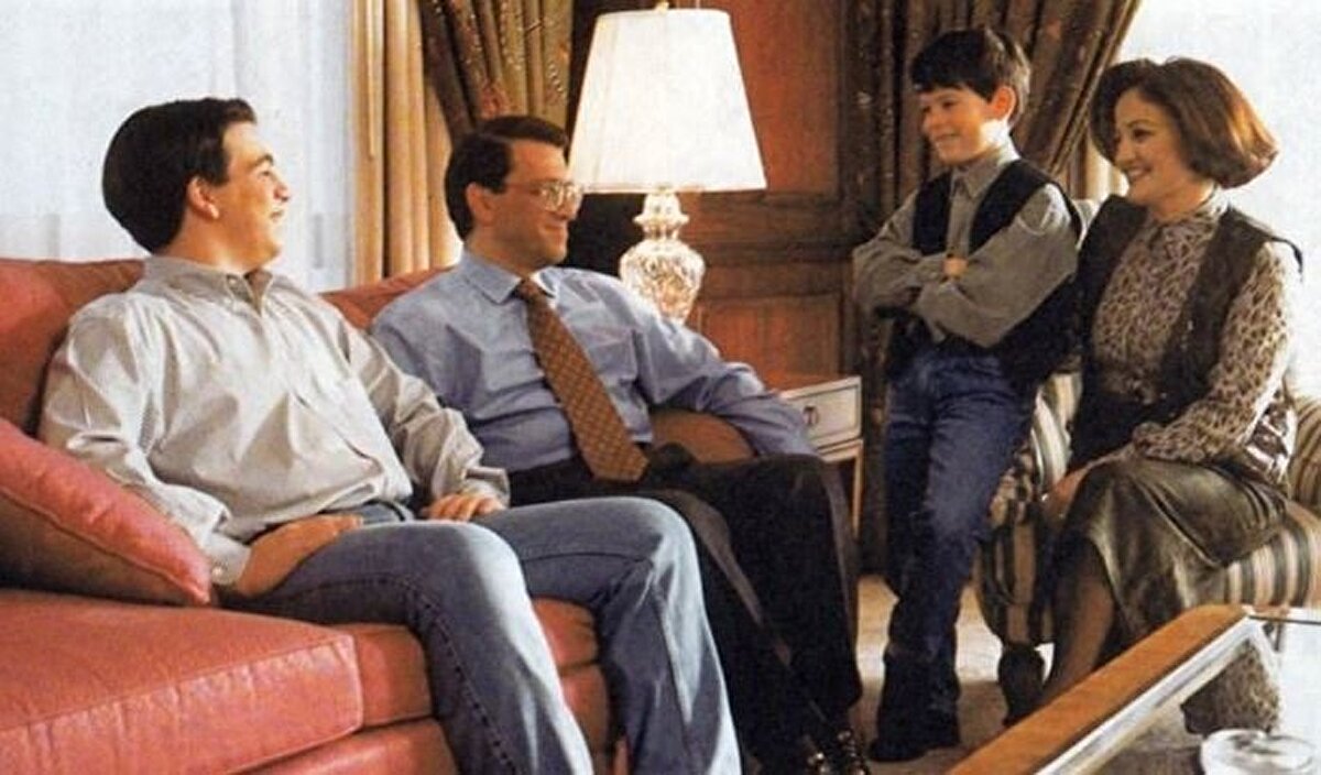 1975 yılında Berna Hanım (d. 1953) ile tanışan ve 1976 yılında evlenen Mesut Yılmaz'ın bu evlilikten Yavuz (d.1979-ö.2017) ve Hasan (d.1987) adlarında iki çocuğu oldu.