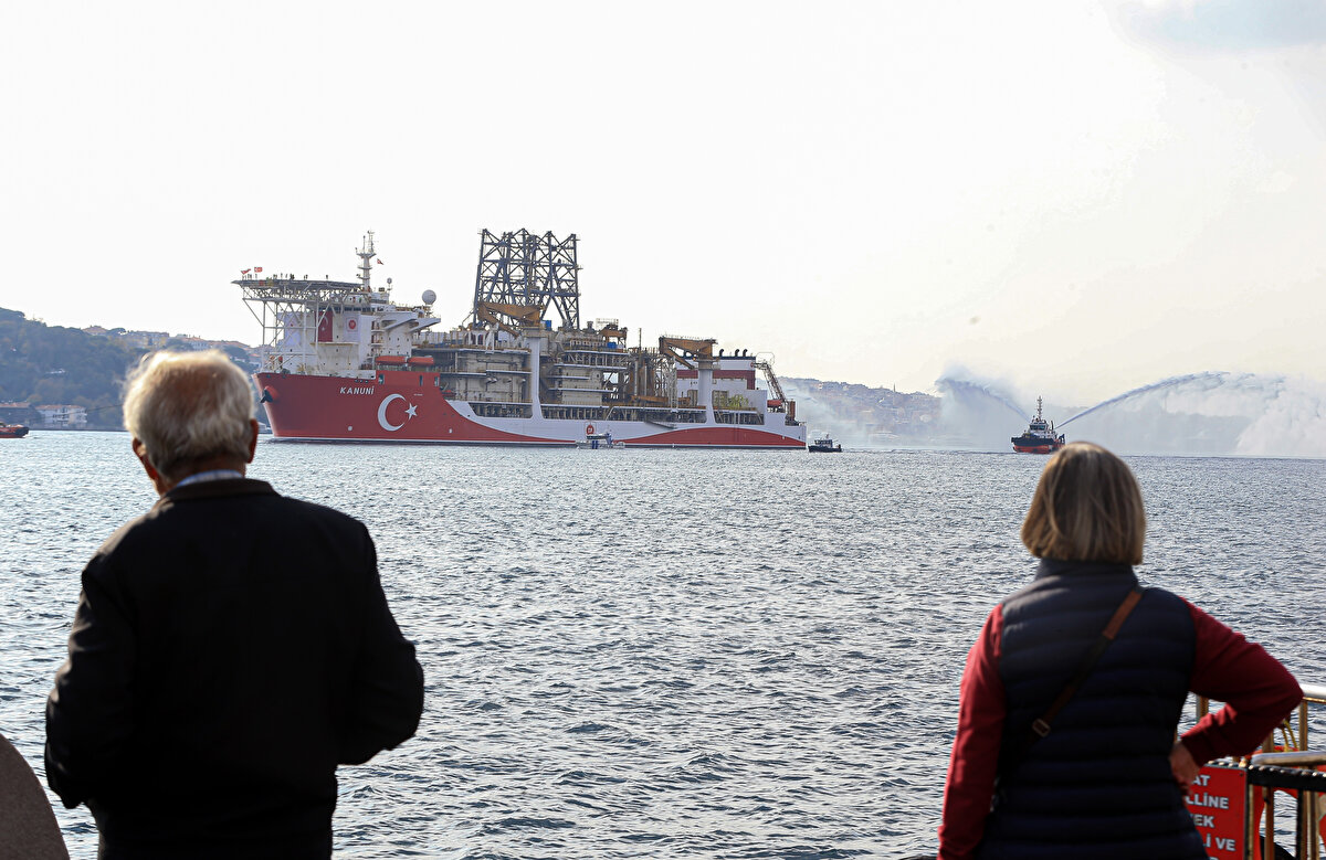 Türkiye Petrolleri Anonim Ortaklığı Genel Müdürü Melih Han Bilgin ise 227 metre uzunluk ve 42 metre genişliğe sahip Kanuni sondaj gemisinin en üst teknolojilerle donatıldığını söyledi.
