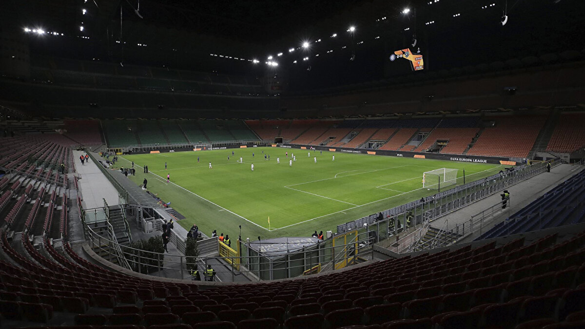 5- Tüm spor müsabakaları seyircisiz oynanmaya devam edilecek. Halı sahaların faaliyetlerine ara verilecek.