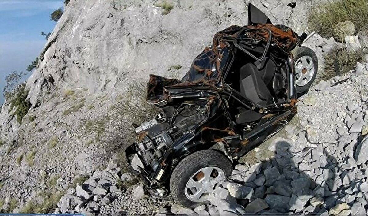 Ne zaman kaza yaptıkları veya nasıl dağın zirvesine yakın yerlere geldikleri tespit edilemeyen araçlar Erdek Cennet tarafından tırmanış sırasında kayda alındı.