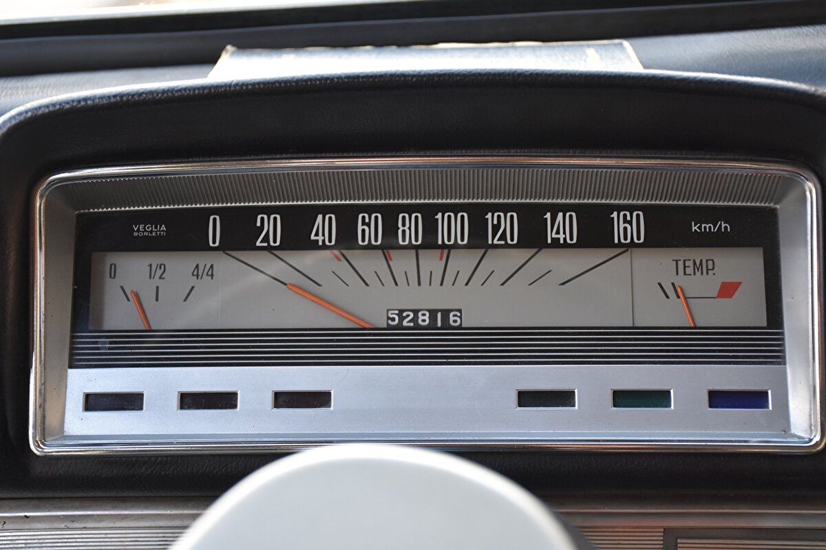 Hafta sonları otomobili ile gezerken ilham geldiği için birçok bestesini aracının içerisinde yaptığını belirten Pazar, "Aracımla bir bütün haline geldiğim için bana müzik çalışmalarımda ilham kaynağı oluyor. Doğa ile iç içe sessiz bir ortamda aracımın içerisinde beste çalışmalarımı sürdürüyorum. Bu nedenle aracımı satmayı hiçbir zaman düşünmüyorum" diye konuştu.