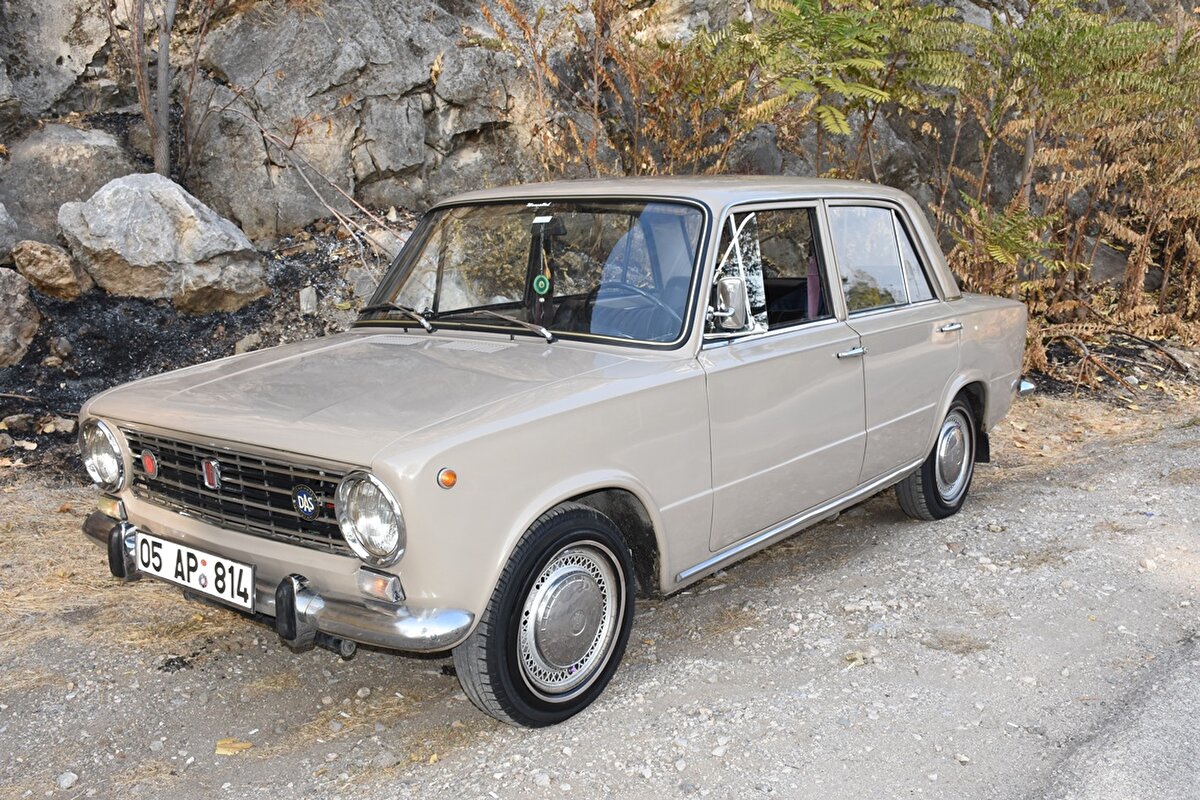 Hafta sonları şehir turu attığı aracına ise il dışından gelen vatandaşlar büyük ilgi gösteriyor.