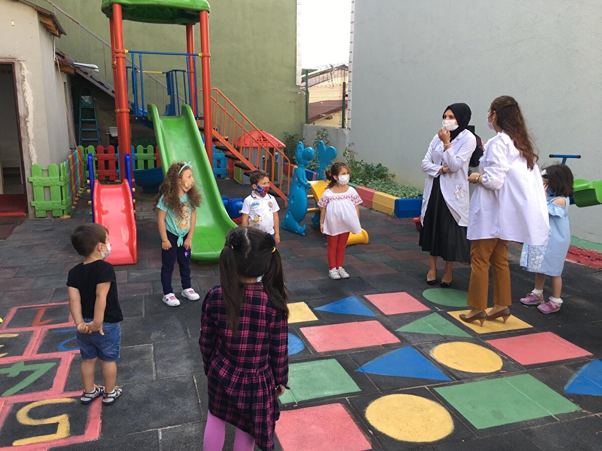 20 yaş altı genç ve çocuklar şehir içi veya şehirlerarası yolculuğu nasıl yapacaklar?  20 yaş altı gençler ve çocuklarımız 30.05.2020 tarih ve 8558 sayılı Genelgemizde belirlenen çerçeve içerisinde yanlarında velivasisinin bulunması şartı ile herhangi bir belge aranmaksızın şehir içi ve şehirlerarası yolculuk yapabileceklerdir.