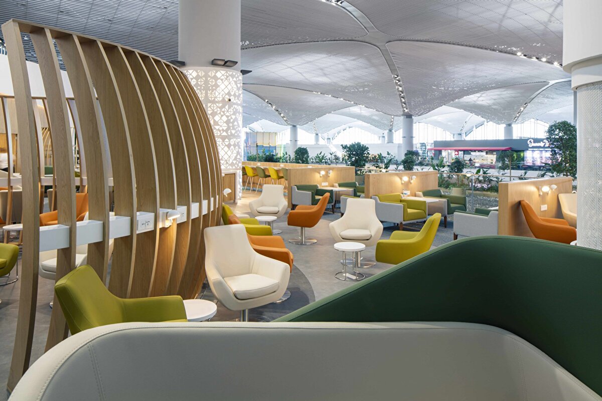 Havaalanları içerisindeki lokanta ve restoranlar Genelgede getirilen kısıtlamalardan muaf mıdır? Havaalanları içerisindeki yeme içme mekanları (lokanta, restoran, kafe vb.) sadece yolculara ve ulaştırma sektöründe çalışanlara hizmet vermek koşuluyla Genelge kapsamında yeme-içme yerleri için getirilen kısıtlamalara tabi değildir.