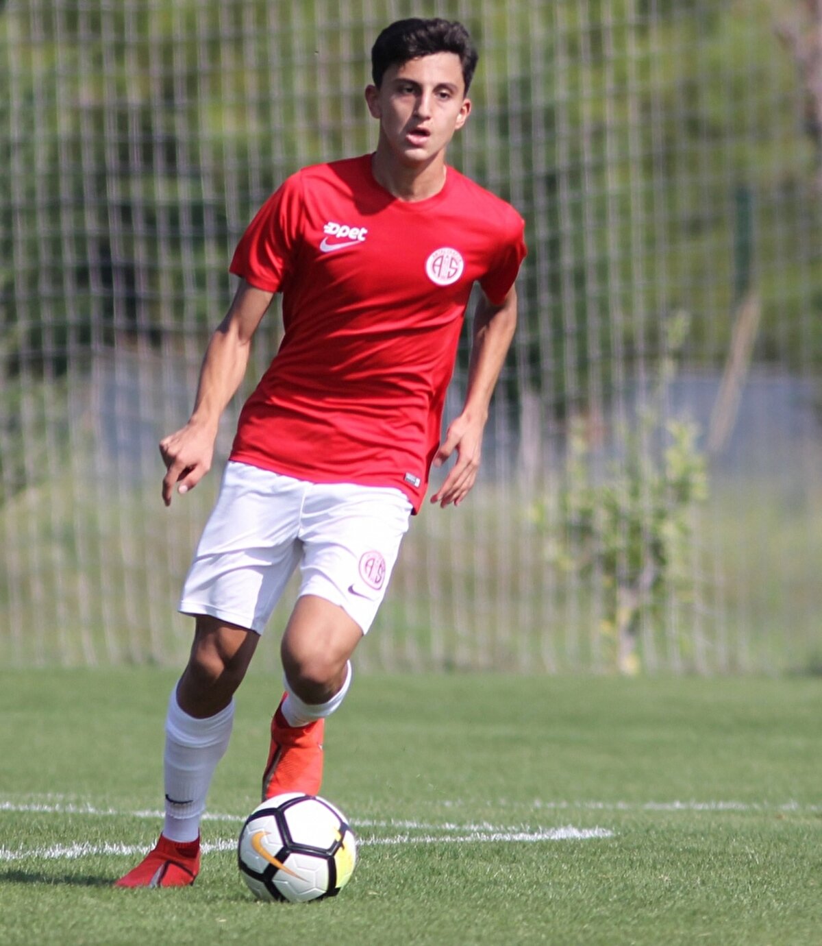 Antalyaspor: Mevlüthan Ekelik – Yaş: 15