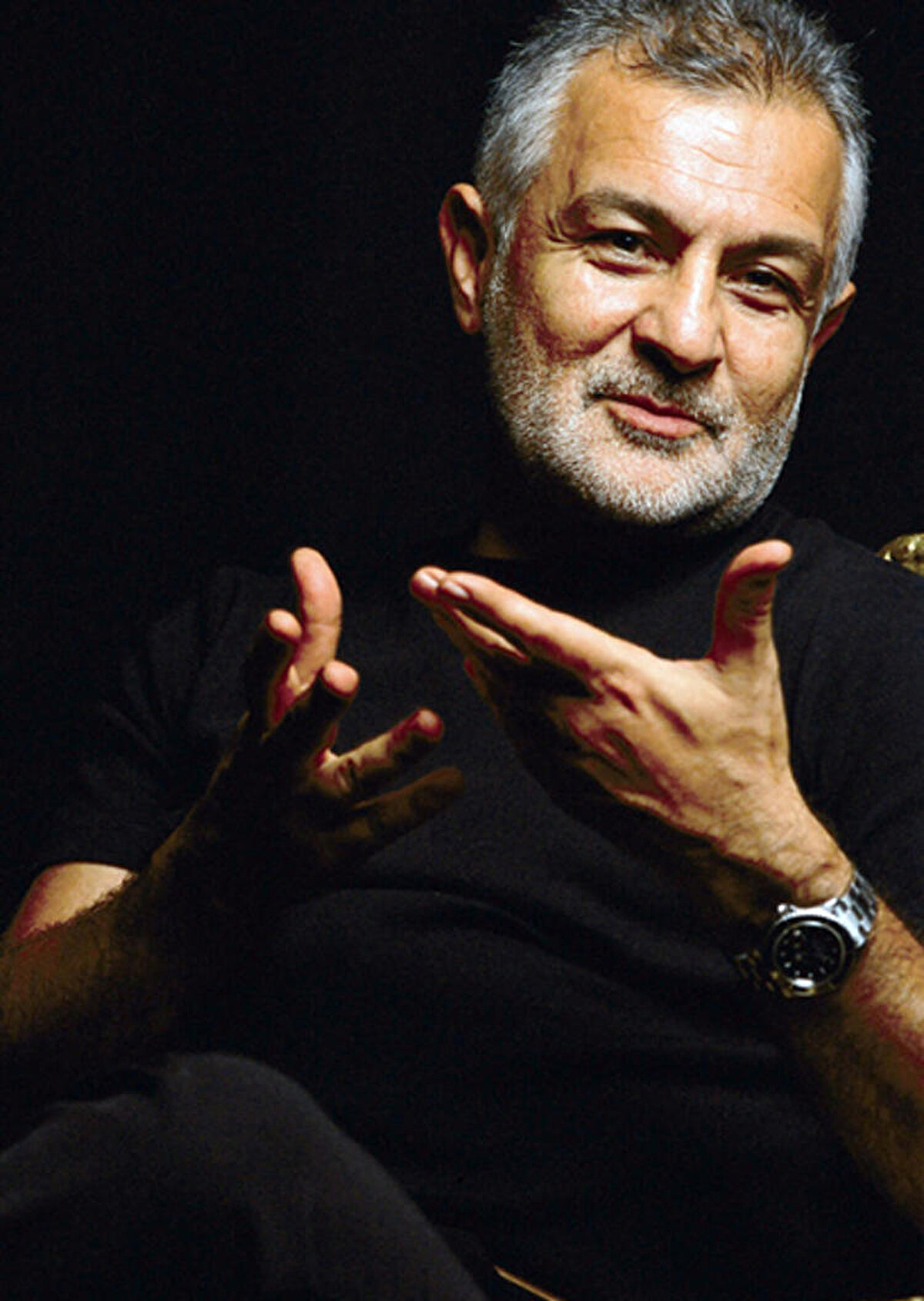 Işık ayrıca, Şehir Tiyatroları Genel Sanat Yönetmenliği yapmıştır. Sanatçı devam eden kariyeri süresince çok sayıda tiyatro oyunu yazmıştır.