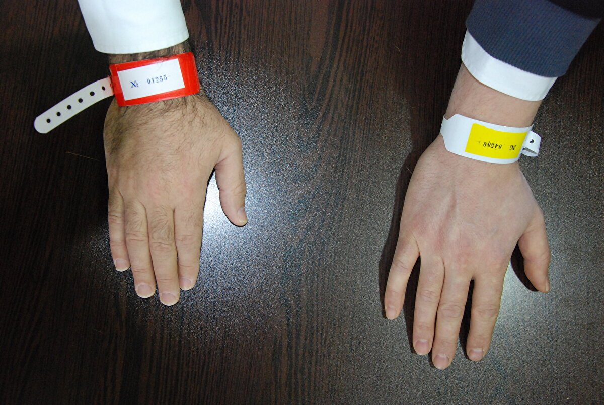 Bileklik işlemi Sağlık Müdürlüğü’nün 10 ekip 60 kişilik filyasyon ekipleri tarafından uygulanmaya başlandı.